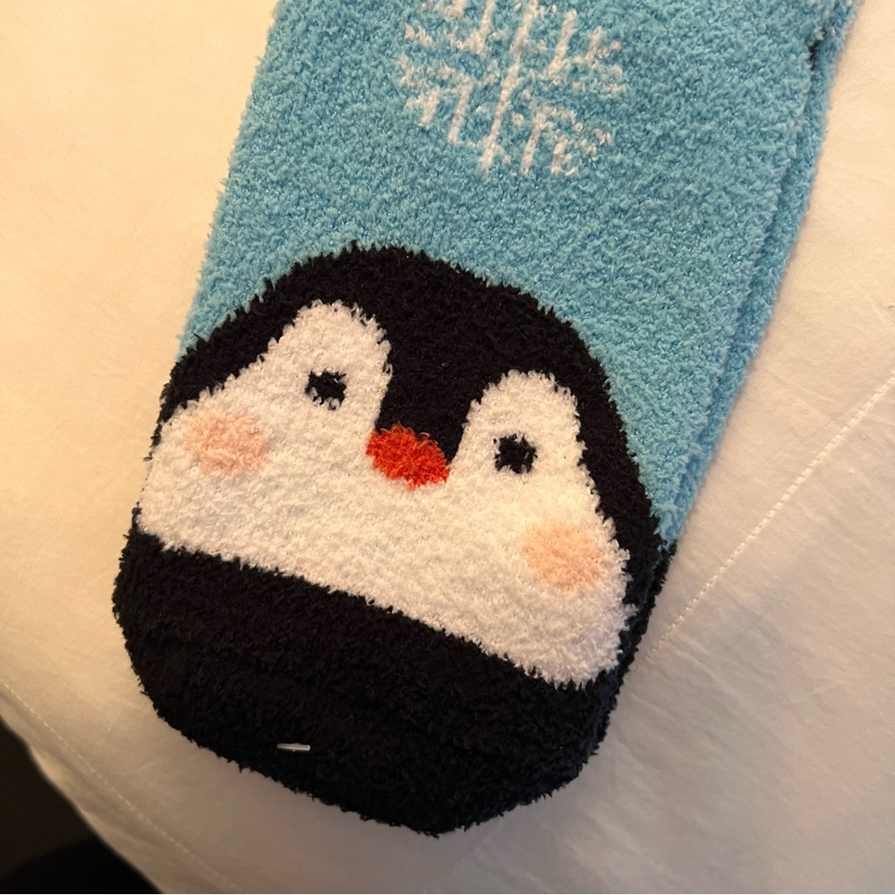 ✨Free Add On✨ NWT Ardene Cozy Socks Penguin & Snowflakes Size 5-9